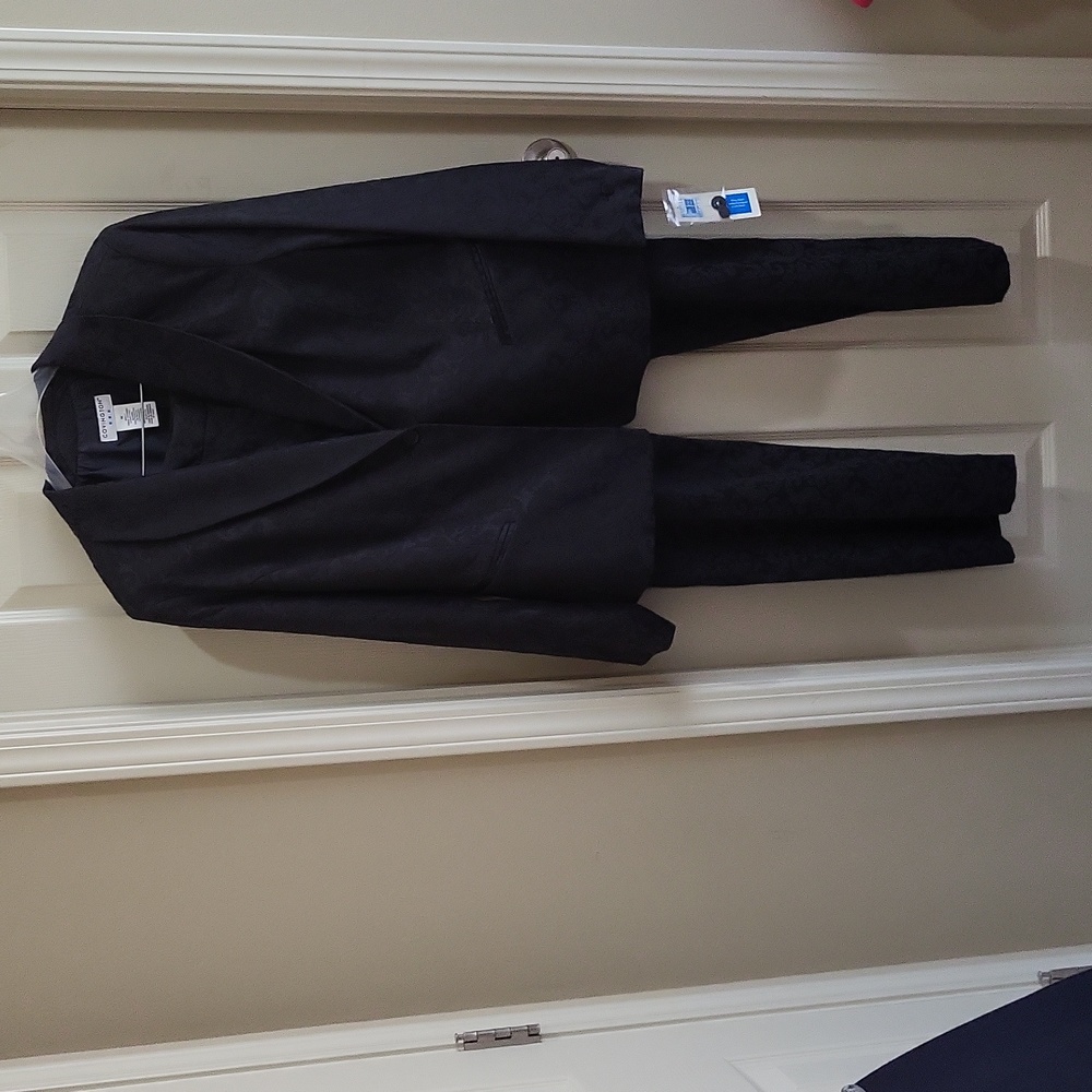 Covington Woman's two piece suit , shell size 16, pants 16, Black color